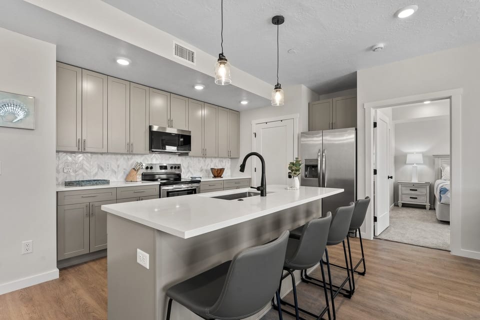 Condo, 2 Bedrooms | Private kitchen | Fridge, oven, coffee/tea maker, toaster