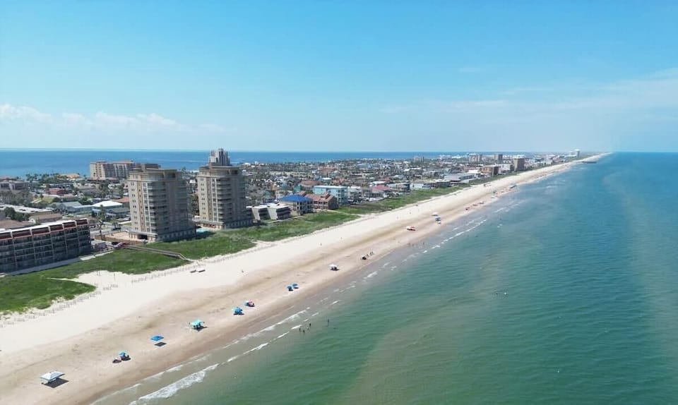 Island Time #4 2 Bedroom Condo by RedAwning Apartment in South Padre Island