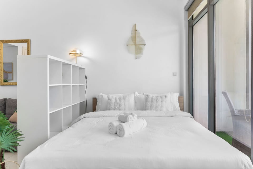 Deluxe Studio, Balcony, Canal View | Desk, iron/ironing board, free WiFi