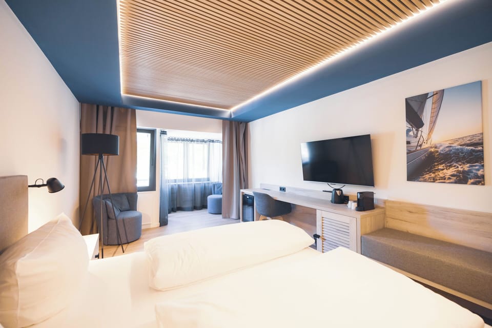 Superior Double Room, Balcony | Hypo-allergenic bedding, in-room safe, desk, soundproofing