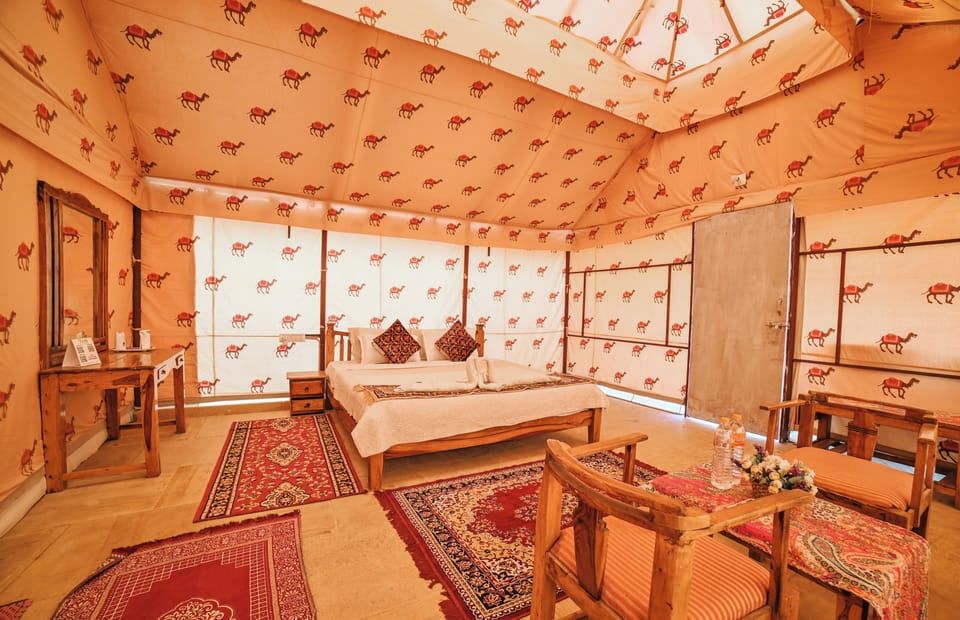 Deluxe Double Room, Desert View | Desk