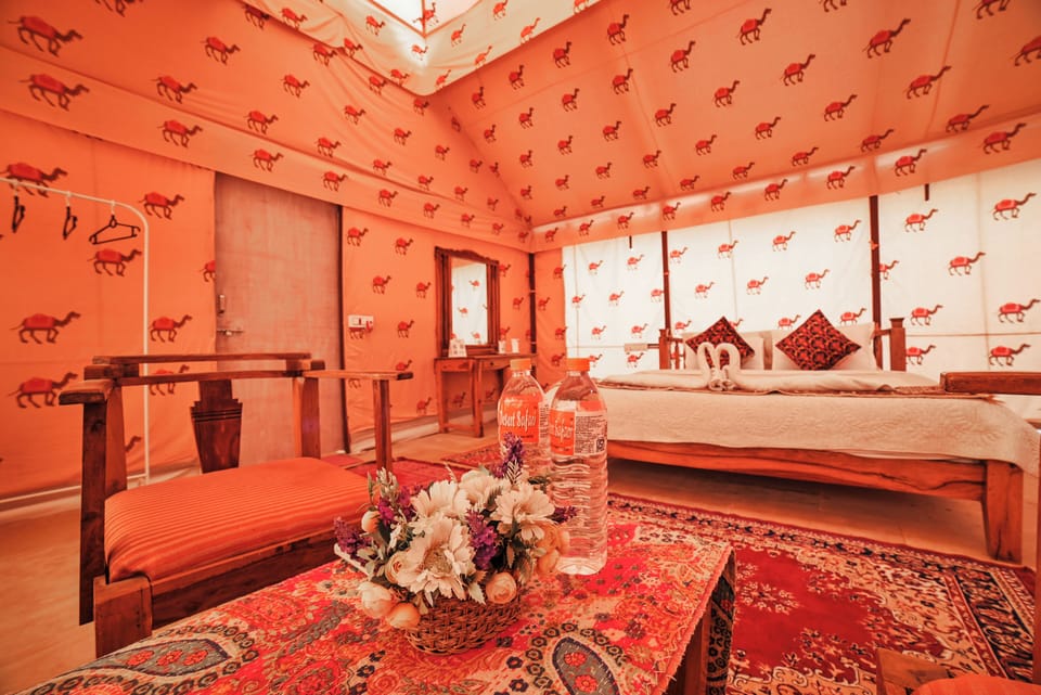 Deluxe Double Room, Desert View | Desk