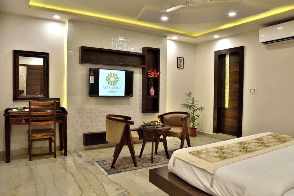 Superior Double Room | In-room safe, desk, blackout drapes, soundproofing