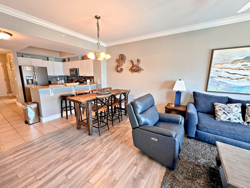 Condo, Multiple Beds, Hot Tub (Crystal Tower 702) | Living area