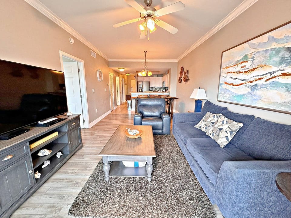 Condo, Multiple Beds, Hot Tub (Crystal Tower 702) | Living area