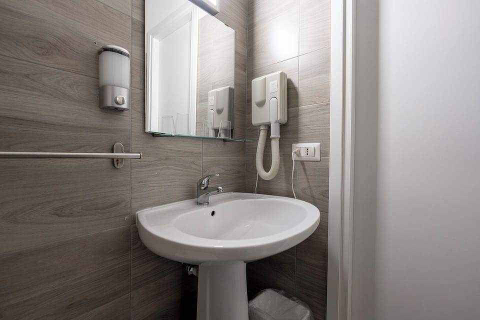 Classic Twin Room | Bathroom | Shower, hair dryer, soap, shampoo