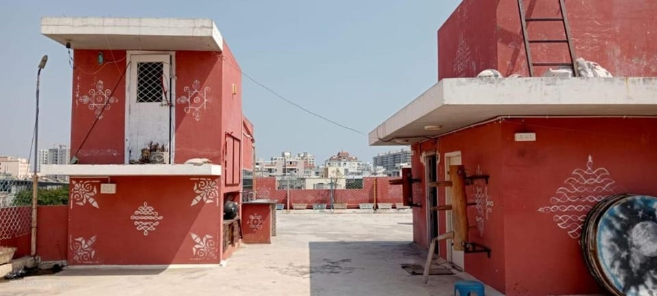Deluxe Single Room, Balcony | Desk, laptop workspace, free WiFi, bed sheets