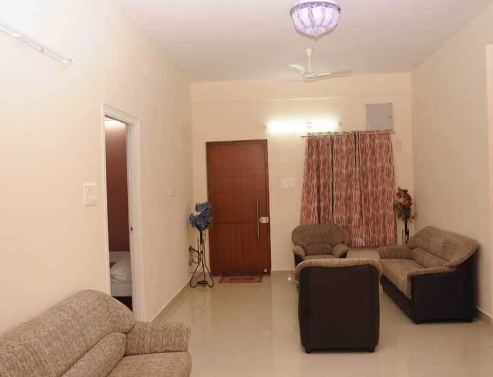 Deluxe Single Room, Balcony | Desk, laptop workspace, free WiFi, bed sheets