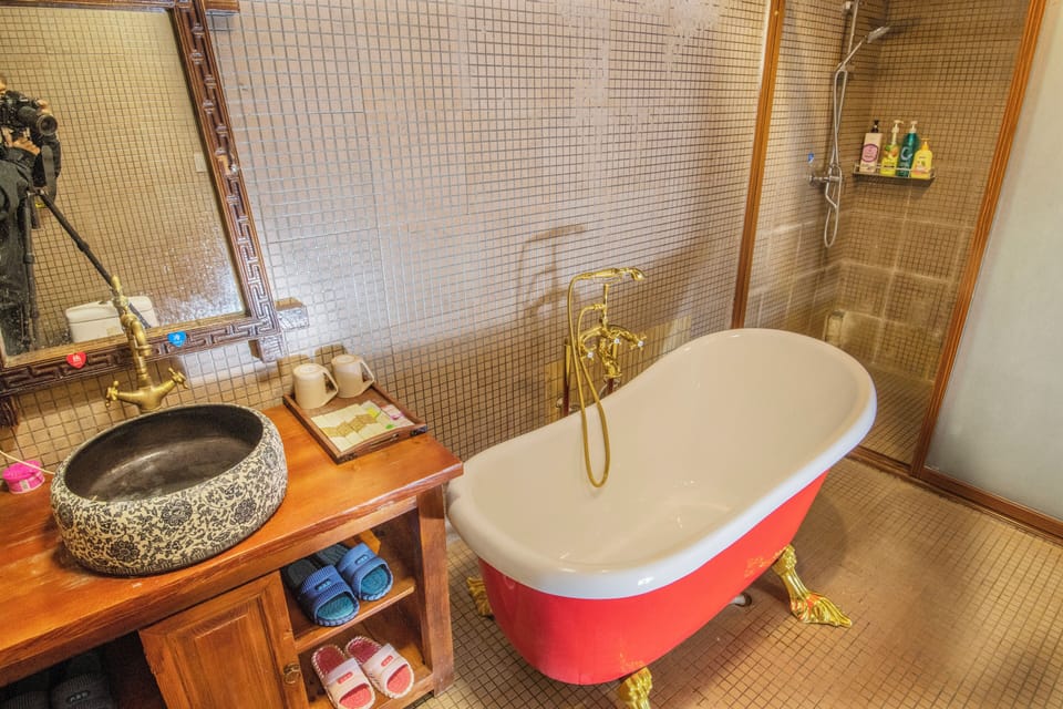 Superior Double Room Single Use, Garden View | Bathroom | Hair dryer, towels, soap, shampoo