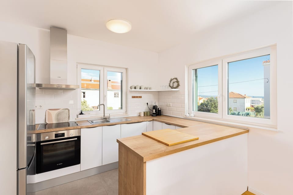 Apartment | Private kitchen | Fridge, oven, stovetop, dishwasher