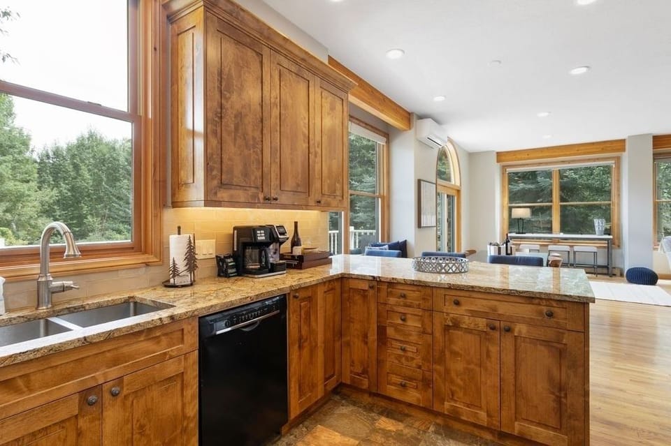 Duplex, 4 Bedrooms | Private kitchen | Coffee/tea maker, fridge, oven, toaster