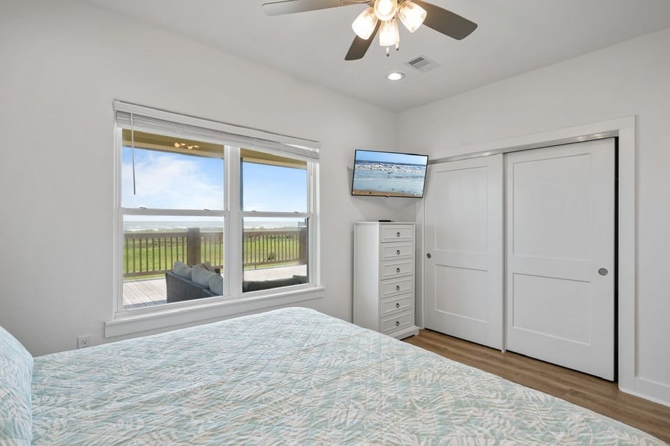 Sandpiper Cove 4 Bedroom Home by RedAwning House in Bolivar Peninsula