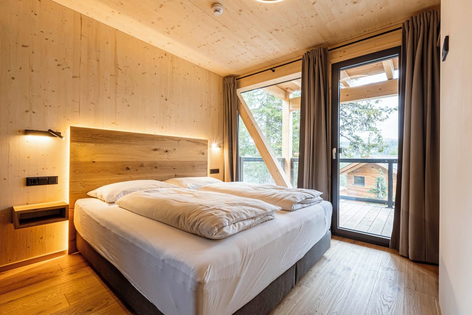 4 bedrooms, in-room safe, cribs/infant beds, free WiFi