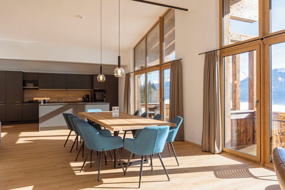 Penthouse mit 5 Schlafzimmer | Private kitchen | Full-size fridge, microwave, oven, stovetop