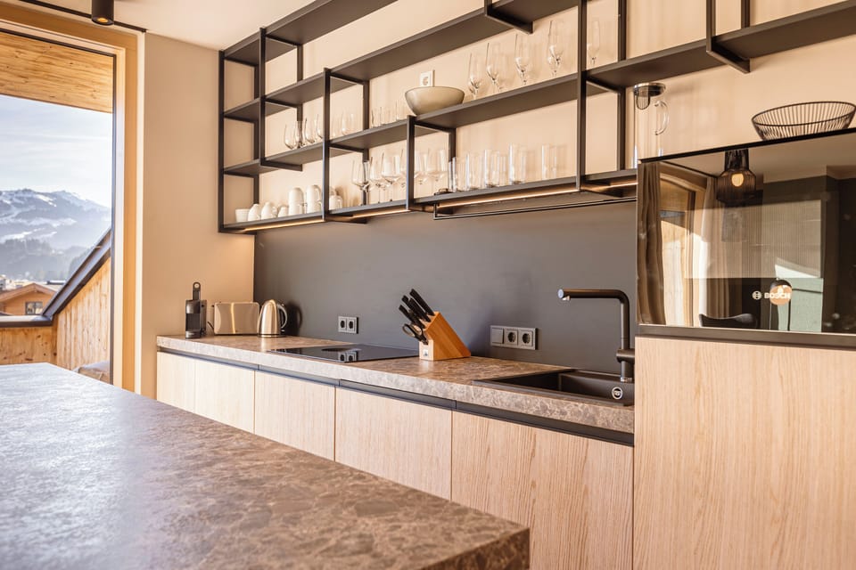 Premium Penthouse mit 3 Schlafzimmer für max. 8 Personen | Private kitchen | Full-size fridge, microwave, stovetop, dishwasher