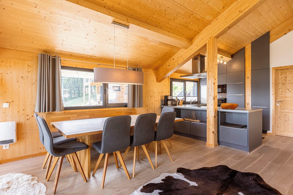 Superior Chalet # 12 mit Sauna & Whirlwanne innen | Living area | 50-inch TV with satellite channels, fireplace