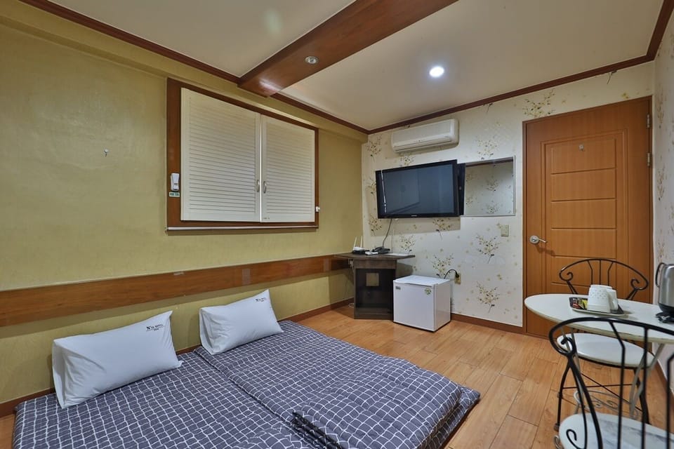 Shared Dormitory | Desk, laptop workspace
