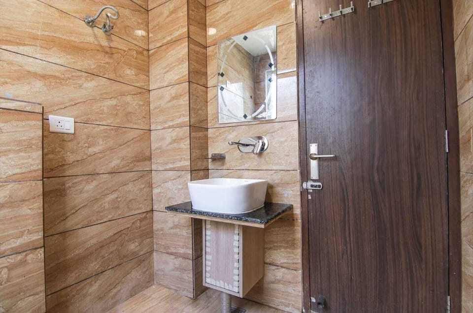 Deluxe Double Room | Bathroom