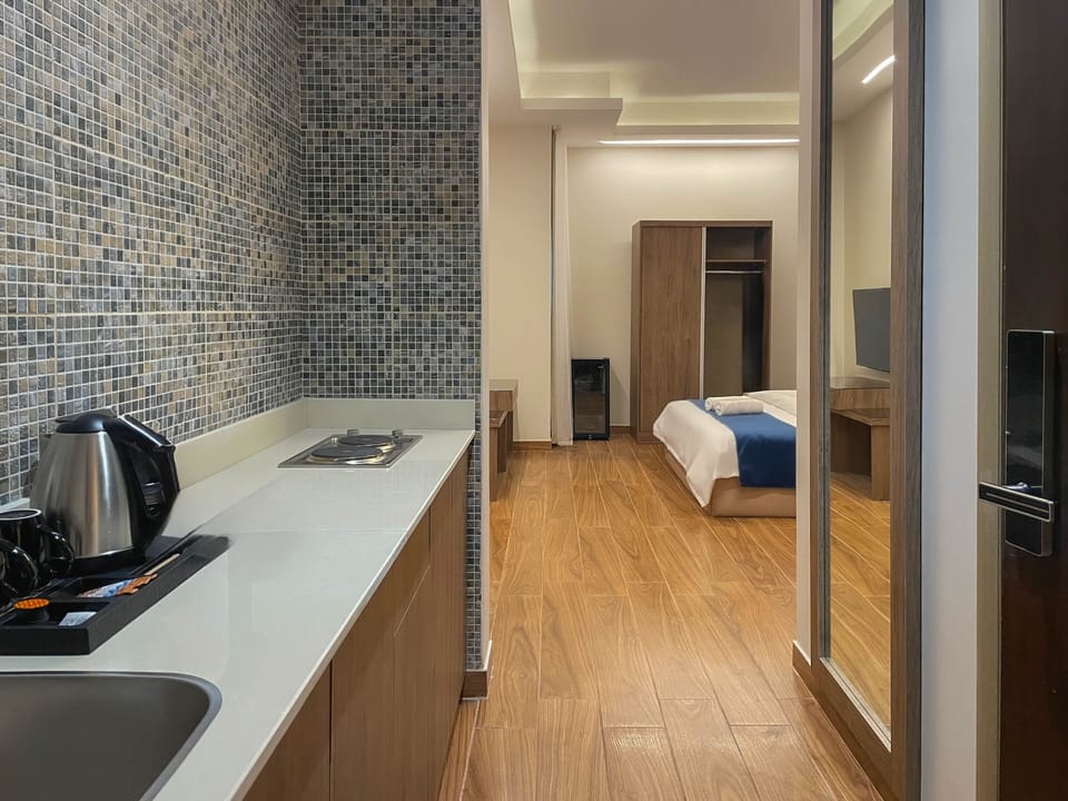 Basic Suite | Shared kitchen | Microwave, oven, electric kettle