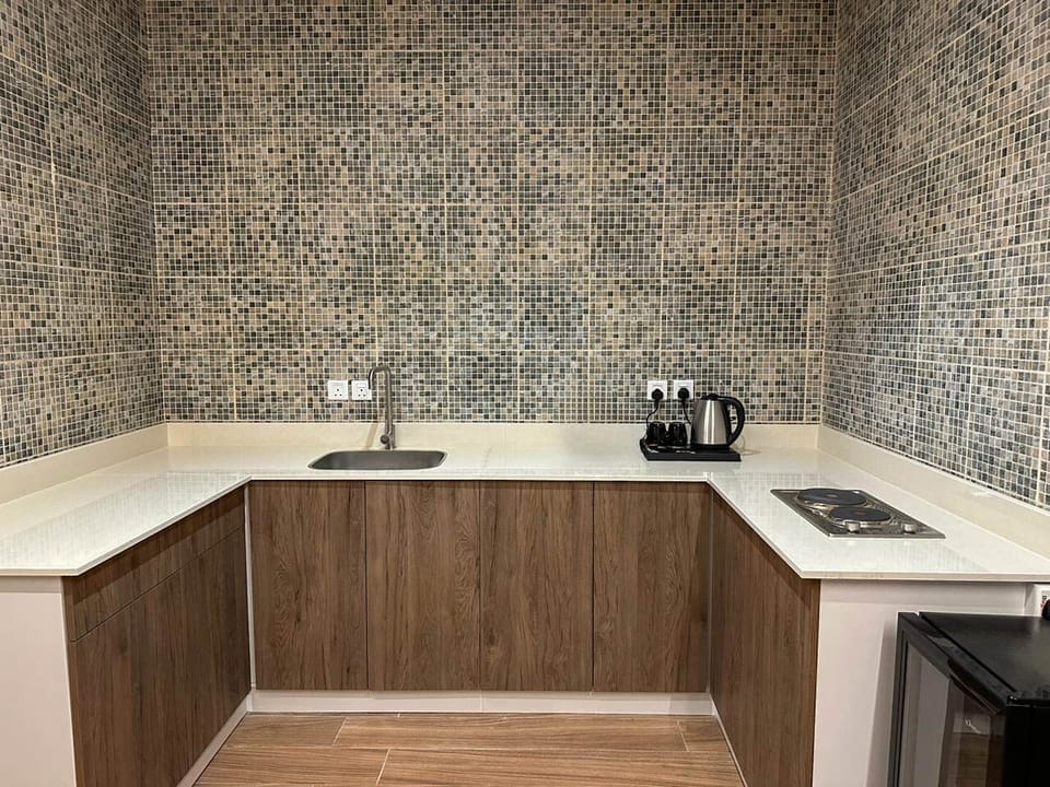 Family Suite | Shared kitchen | Microwave, oven, electric kettle