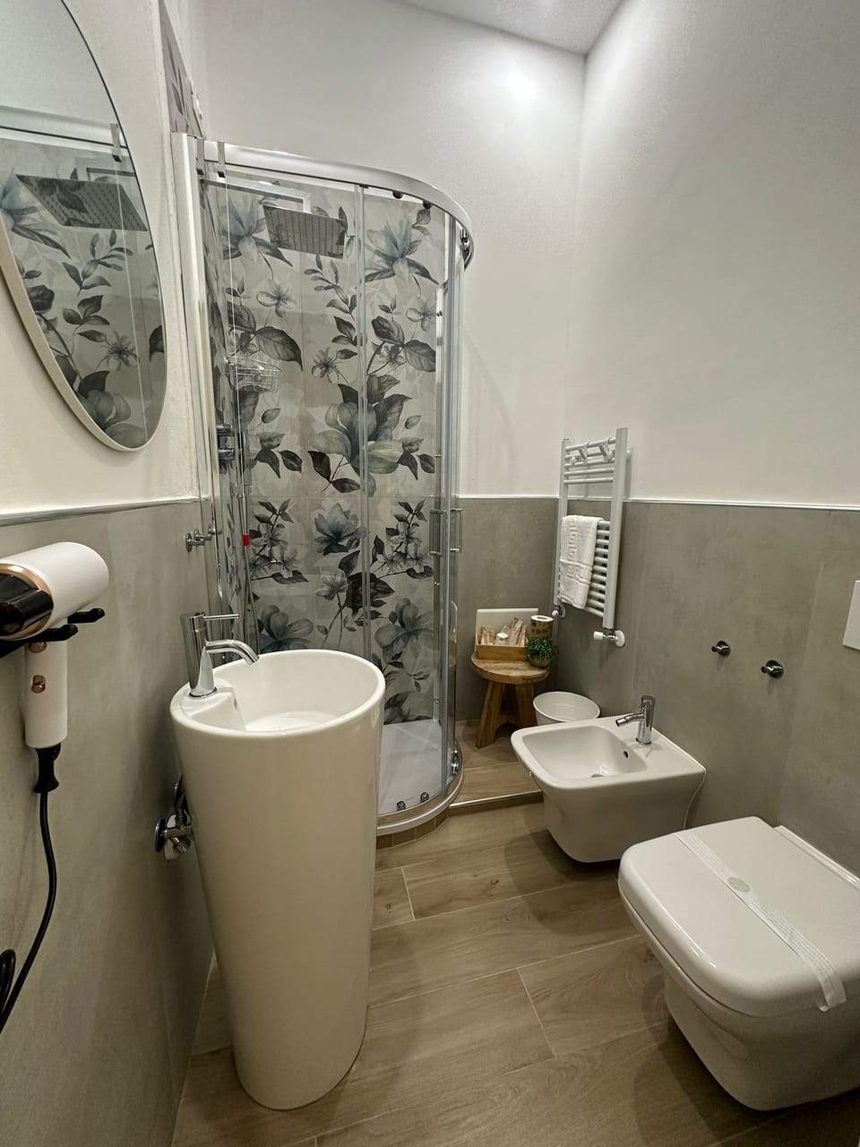 Comfort Double or Twin Room, 1 Queen Bed, Non Smoking, Private Bathroom | Bathroom | Shower, hair dryer, towels, soap