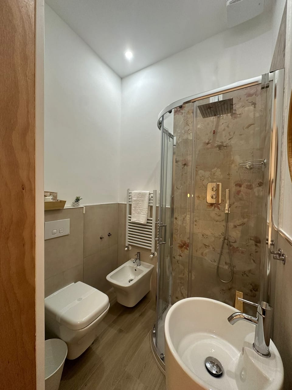 Superior Double or Twin Room, 1 Queen Bed, Non Smoking, Private Bathroom | Bathroom | Shower, hair dryer, bidet, towels