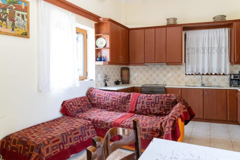 House | 2 bedrooms, soundproofing, Internet