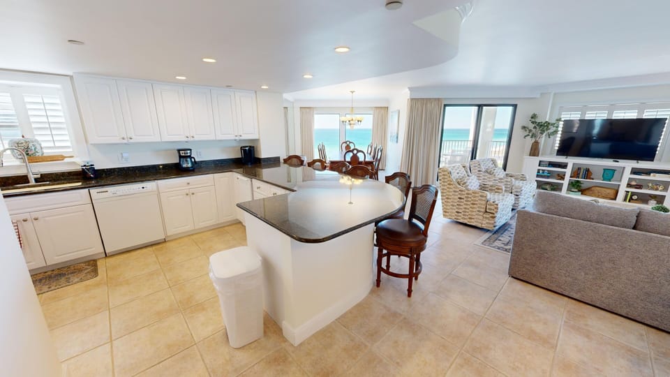 Condo, 3 Bedrooms | Interior