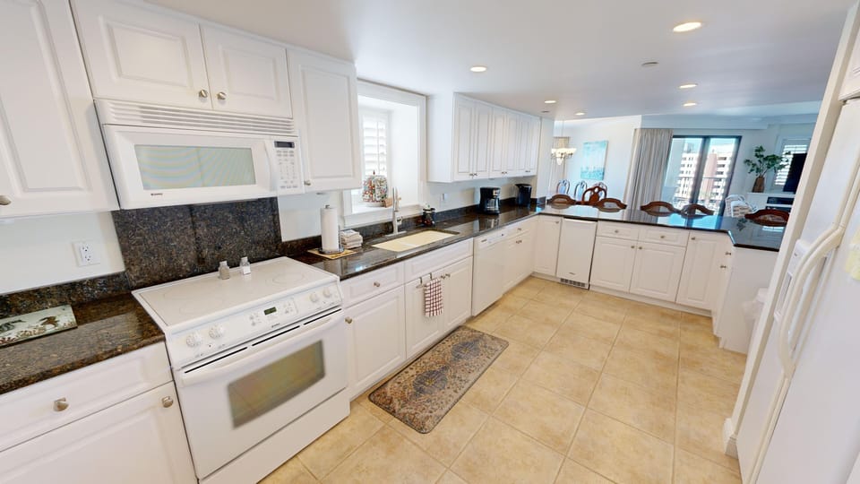 Condo, 3 Bedrooms | Private kitchen | Coffee/tea maker, fridge, oven, toaster