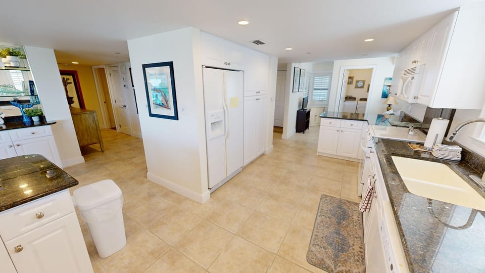 Condo, 3 Bedrooms | Private kitchen | Coffee/tea maker, fridge, oven, toaster