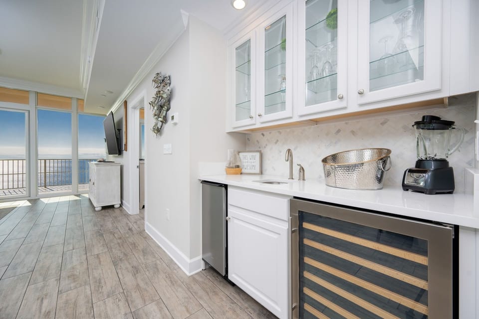 Condo, 4 Bedrooms | Private kitchen | Coffee/tea maker, fridge, oven