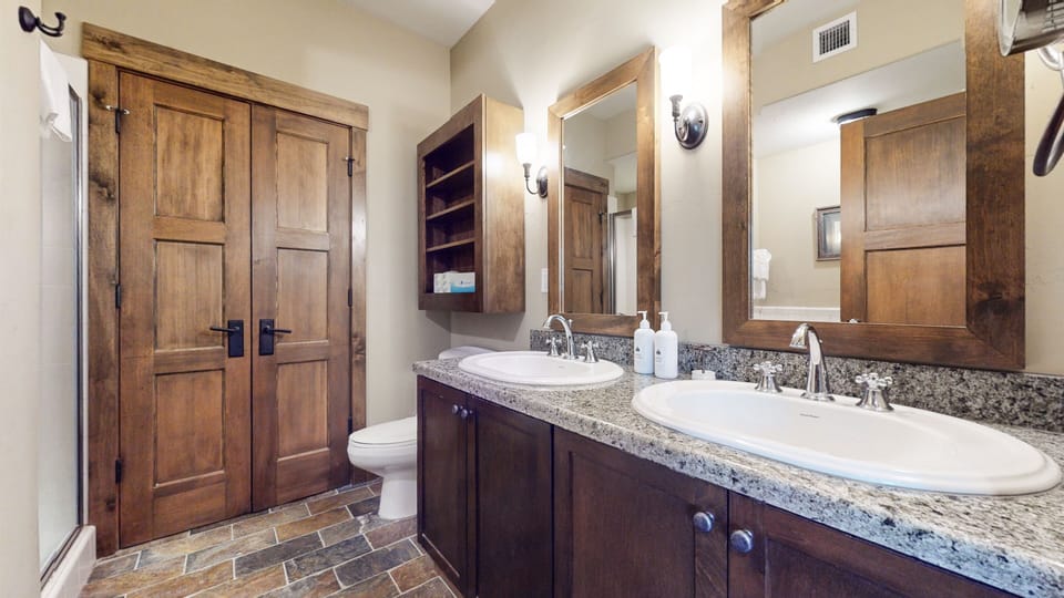 Woodwinds #1303 4 Bedroom Condo by RedAwning Apartment in Mammoth Lakes