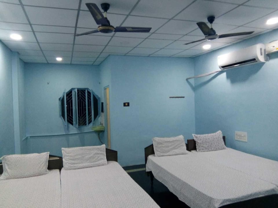 Deluxe Quadruple Room | WiFi (free)
