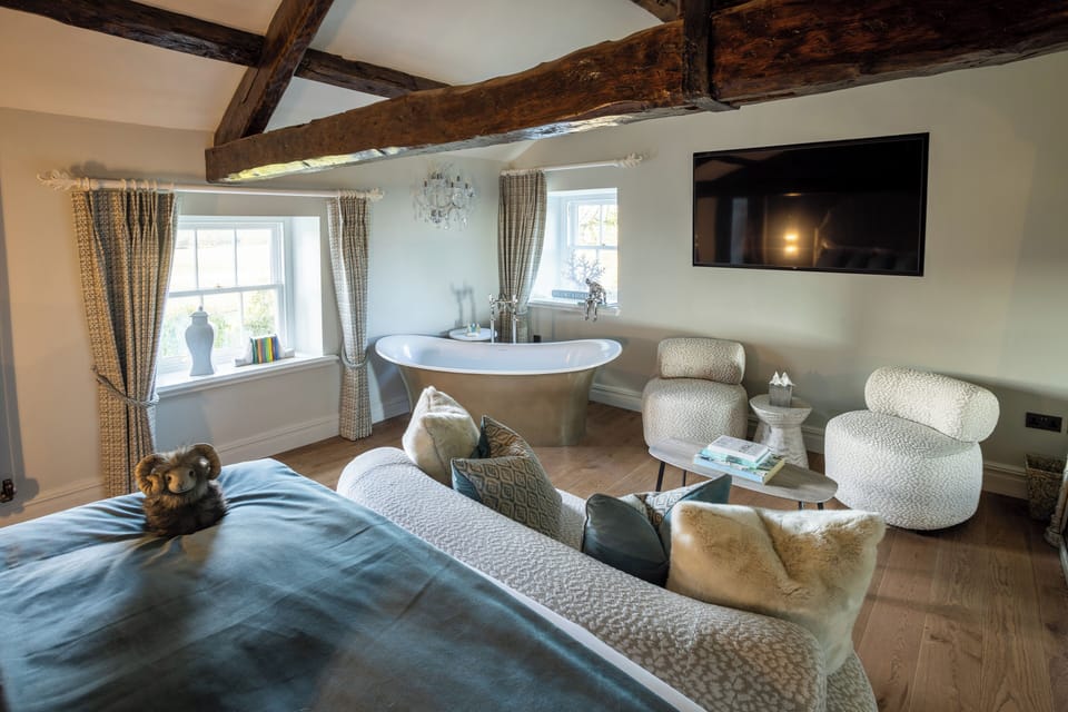 Luxury Double Room, Garden View | Egyptian cotton sheets, premium bedding, in-room safe