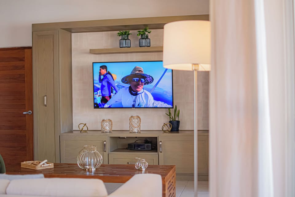 Deluxe Condo, Beachside | Living area | Flat-screen TV
