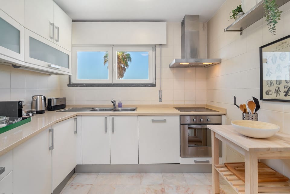 Apartment, 2 Bedrooms, Sea View | Private kitchen | Electric kettle, toaster