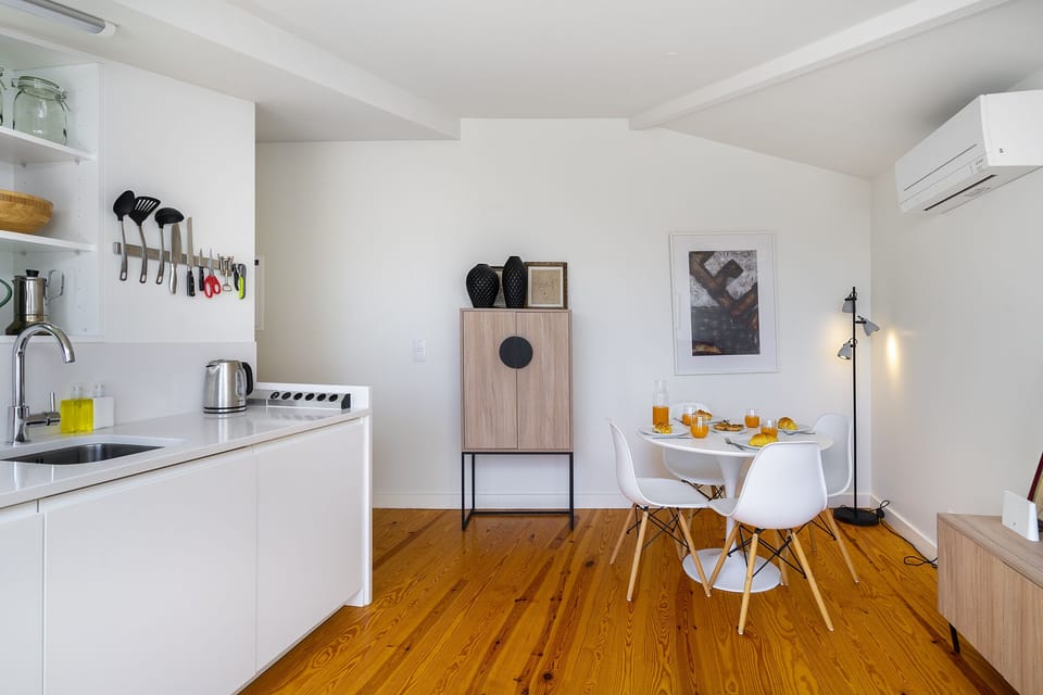 Apartment, 2 Bedrooms | Private kitchenette | Electric kettle