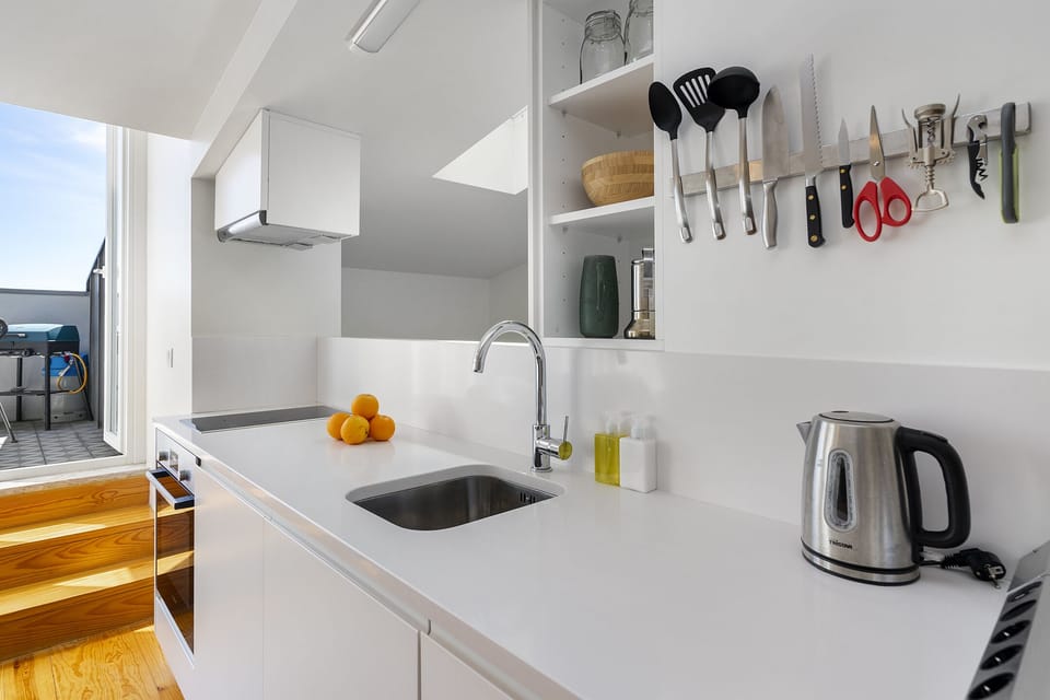 Apartment, 2 Bedrooms | Private kitchenette | Electric kettle