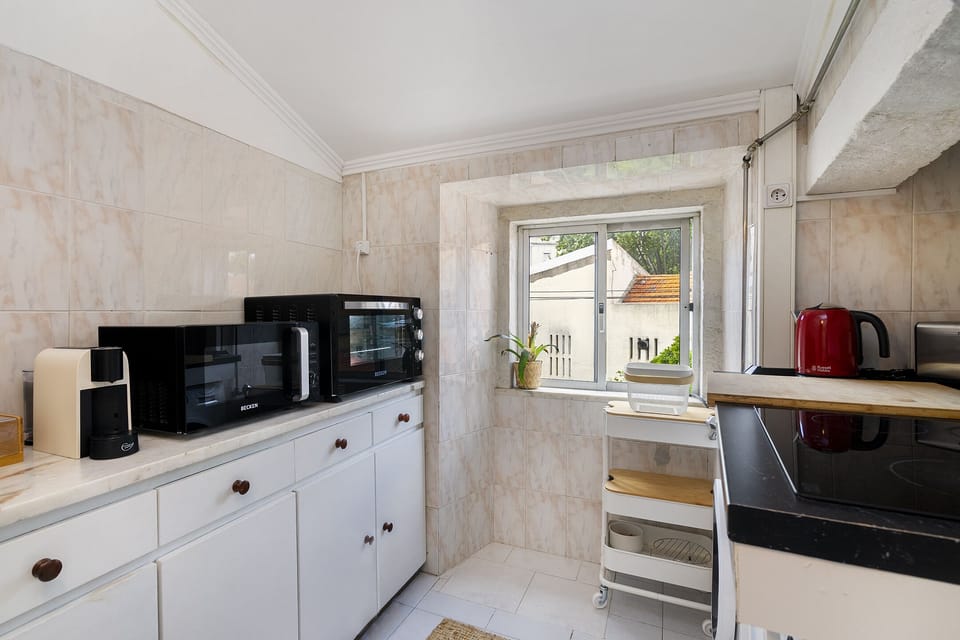 Apartment, 1 Bedroom | Private kitchen | Electric kettle, toaster