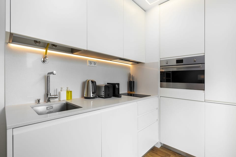 Apartment, 1 Bedroom | Private kitchen | Electric kettle, toaster