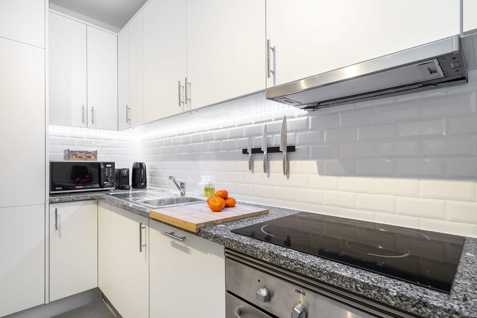 Apartment, 2 Bedrooms | Private kitchen | Electric kettle, toaster