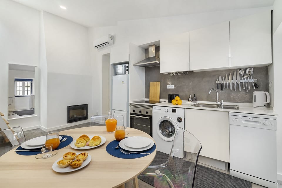 Studio | Private kitchenette | Electric kettle, toaster
