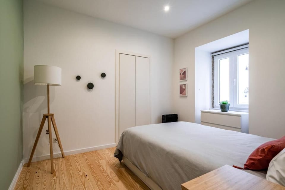 Chic 2-Bed Near Santos & Alcântara Perfect For Families & Couples Apartment in Lisbon