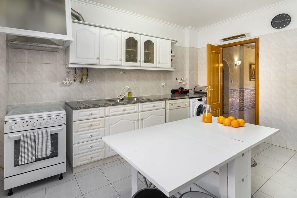 Apartment, 4 Bedrooms | Private kitchen | Electric kettle, toaster