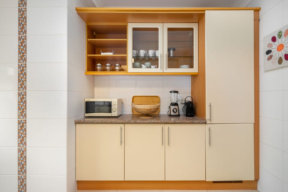Apartment, 2 Bedrooms | Private kitchen | Electric kettle, toaster