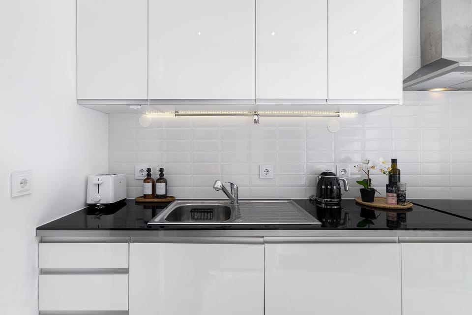 Apartment, 2 Bedrooms | Private kitchen | Electric kettle, toaster