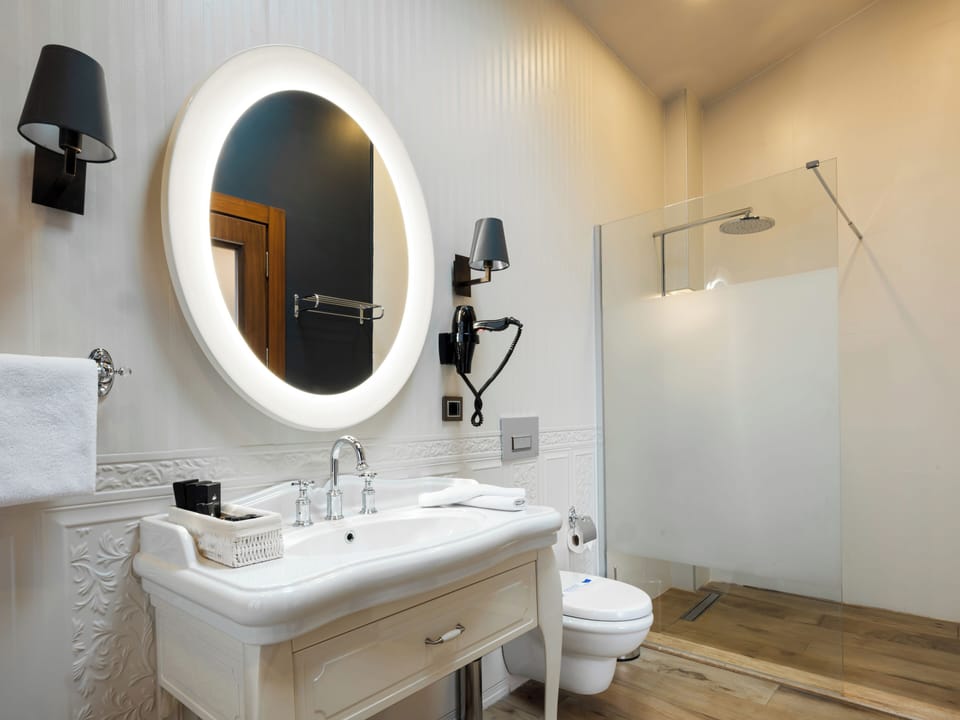 Luxury Double or Twin Room, Balcony, Valley View | Bathroom | Free toiletries, hair dryer, slippers, soap