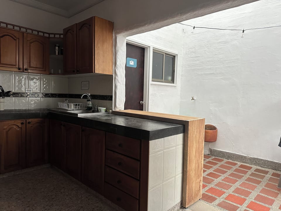 Full-size fridge, microwave, oven, stovetop