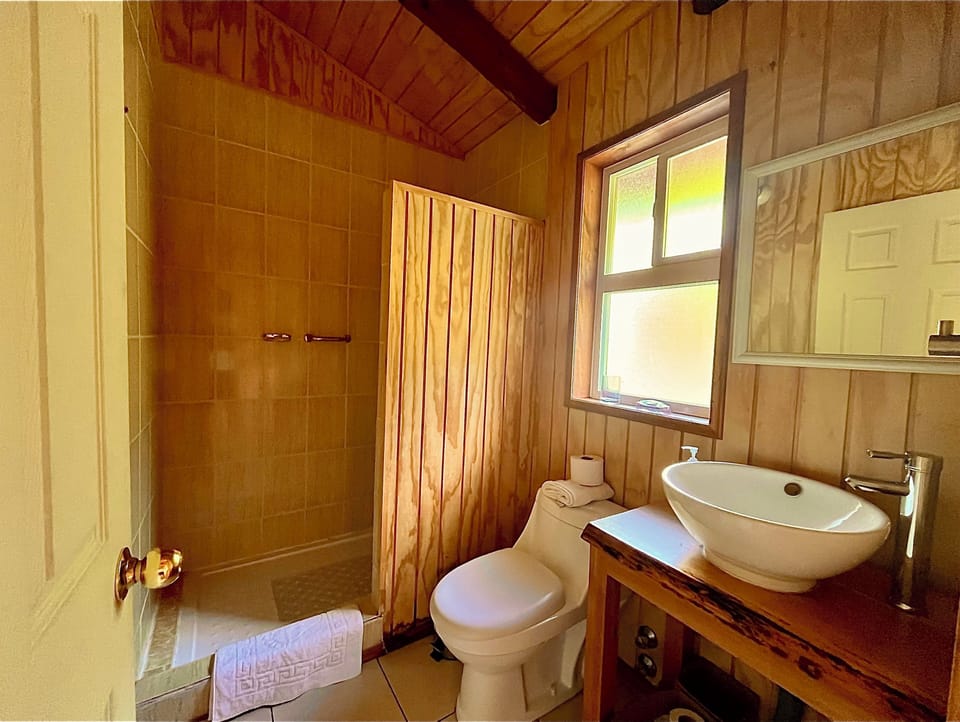 Basic Double Room | Bathroom