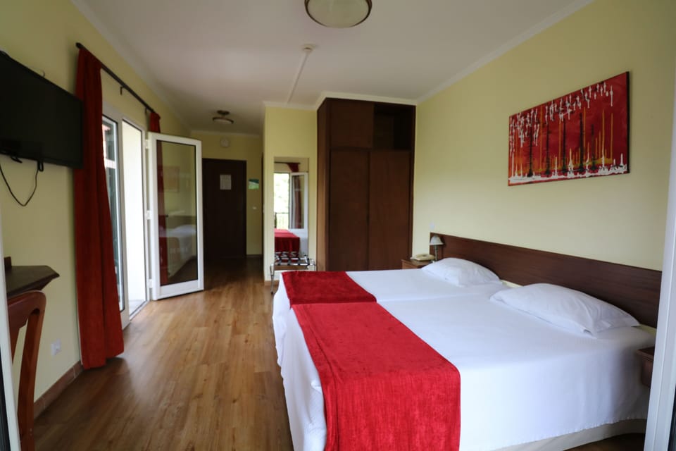 Deluxe Double Room, Hill View | WiFi (free)